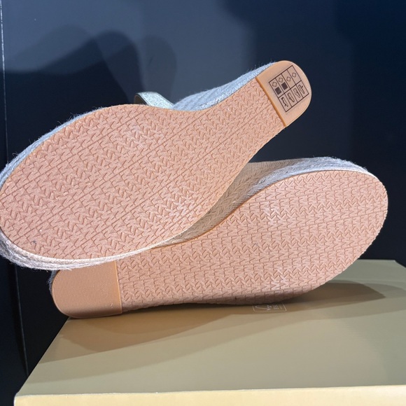 Michael Kors Larissa Wedge Espadrille Met Canvas Embroidered Pale Gold Sz 6 - Picture 7 of 7